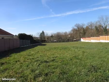 saint-yorre terrain de 1738 m2 constructible et viabilisé