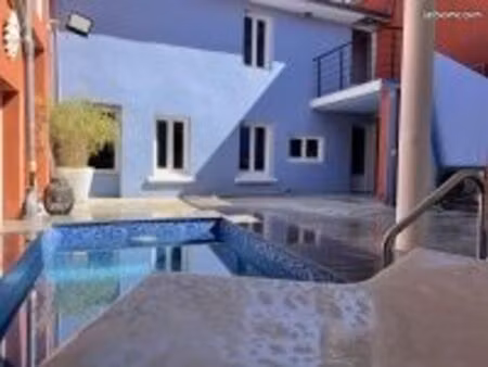 villa 250 m² + studio + piscine – vente murs ou fonds