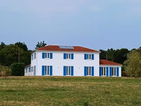 maison écologique moderne avec terrain