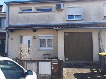 maison des années 80 superficie 87m2 elle se composé d'une entrée cuisine équipée ouverte 