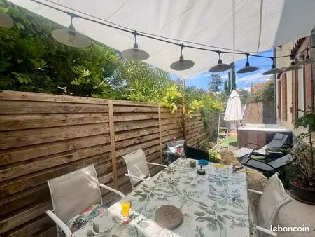 maison à villes sur auzon