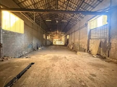local industriel 850 m²