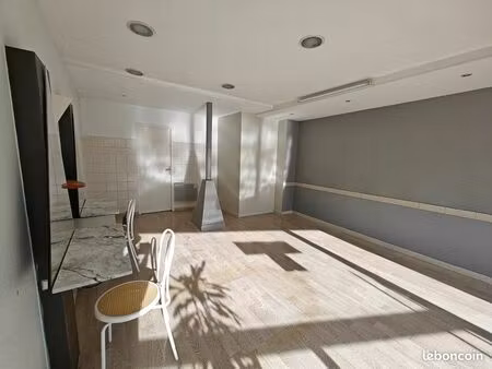 local commercial centre ville