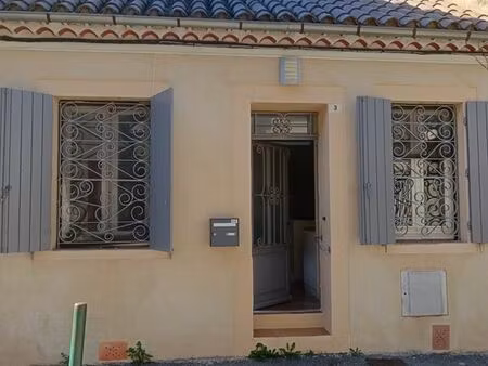 petite maison de ville t2  terrasse  parking  cave