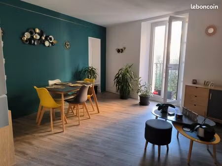 trés bel appartement 2 chambres cuisine équipée