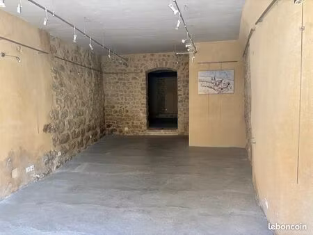 charmant local de plein pied de 55 m2 au cœur de bédoin