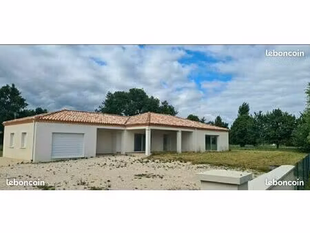 villa 200m2 - 7 pièces - 2500 m2 de terrain