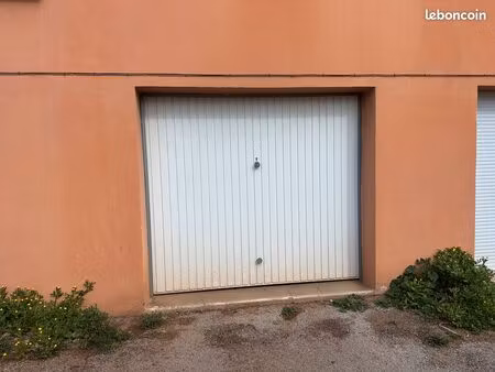 garage dans résidence