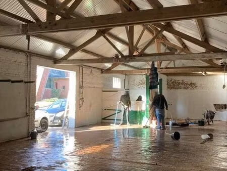 local 100m2 sécurisé pour activité commerciale  libérale (médical etc ...) ou stockage