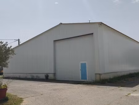 location hangar 300m2 en zone industrielle - proche autoroute - sécurisé