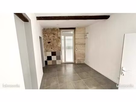 local commercial centre apt