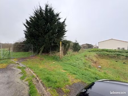 terrain constructible 800 m² – 35000 euros – l’île-d’elle