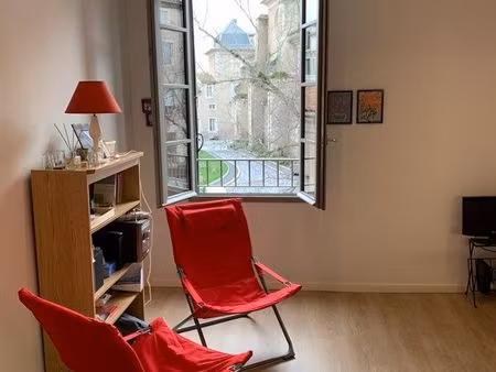 t2 avec cachet centre ville castres