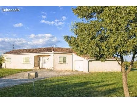 villa de plein-pied avec piscine