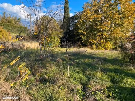 terrain 908 m² carces