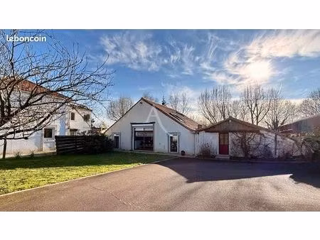 bâtiment 2 pièces 145 m²