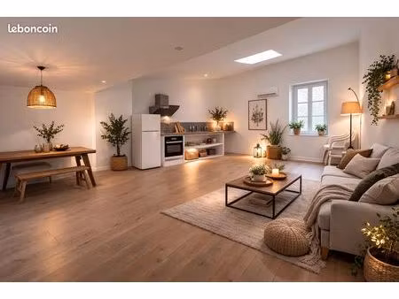 t3/t4 rénové – 80 m² – grande terrasse 25 m² – entrecasteaux