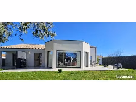 propriété contemporaine à deux pas des sables