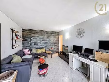 appartement 1 chambre avec terrasse et vue sur le canal