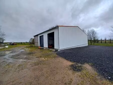 location garage box et parking à saint-christophe-la-couperie (49270) : à louer / 85m² sai