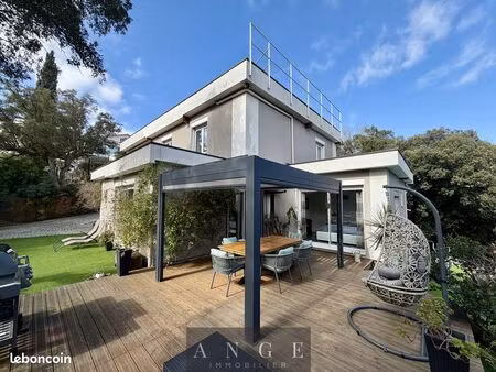 villa 7 pièces 196 m²