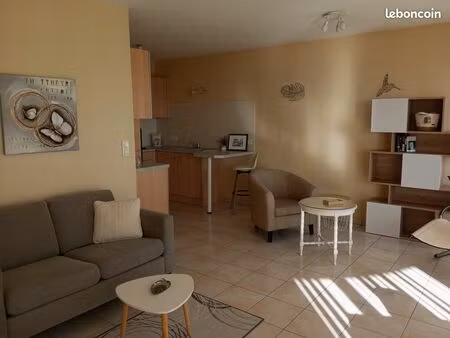 meublé longue durée ou étudiant. 43 m²  secteur pentagone / hopital .ices. vues dégagées