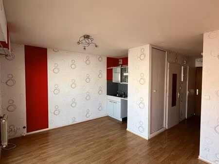 les sables d’olonne – t1 bis 26m² – balcon – longue durée – libre de suite