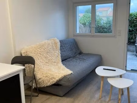 studio meublé / les sables / 499