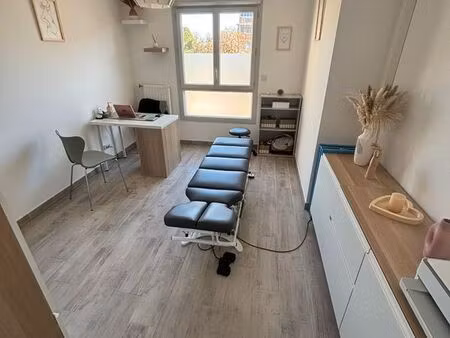 location bureau paramédical + place parking privative