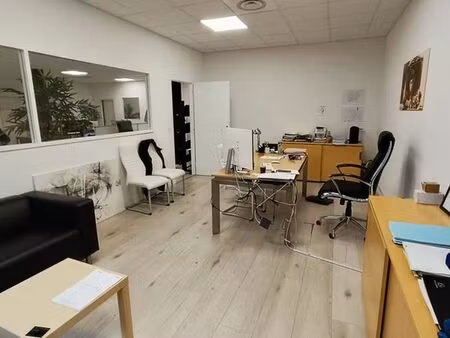 bureaux 186 m² six fours les plages