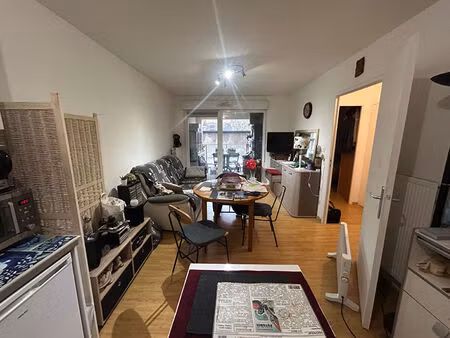 a vendre appartement t2 - 49 m² - 1 chambre - balcon - place de parking couverte privative