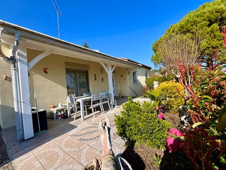 située à castelmoron-sur-lot  au coeur d'un quartier calme et recherché  cette agréable ma