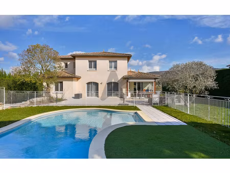 lissieu  maison de 175 m2 sur terrain de 1289 m2 avec piscin