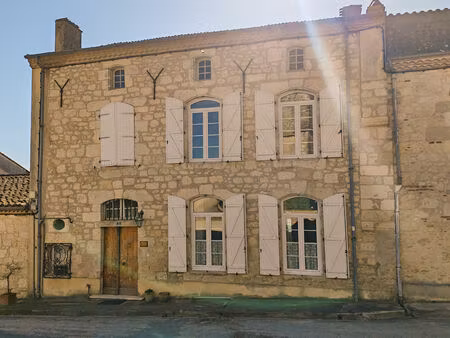 maison de maître en pierre – jardins suspendus et vue panoramique une demeure d’exception 