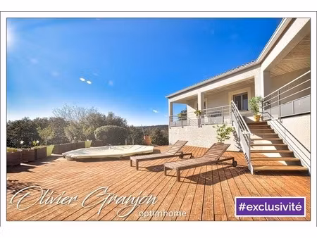 vaste propriété au calme avec vue exceptionnelle