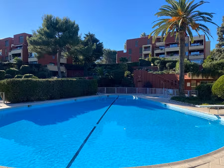grand 2 pièces traversant avec vue mer - piscine et tennis