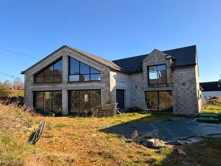 4 chambres - 224 m2 - 3 6 hectares - gros potentiel