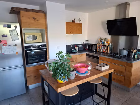 centre ville de sain bel  bel appartement de type 3