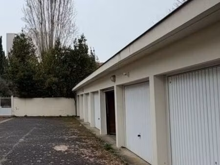 garage fermé individuel le bouscat