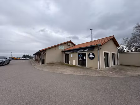à louer - local commercial 63 m² + terrasse - village commercial - côte roannaise