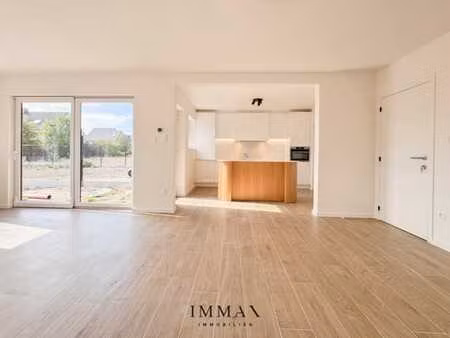 maison avec 4 chambres  jardin ensoleillé et garage