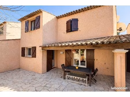 grimaud – opportunité de rénovation | maison de village à fort potentiel