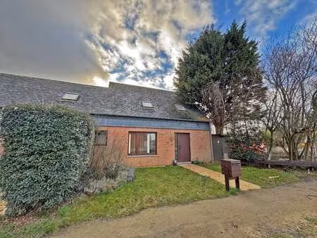 maison à rénover située à côté de la réserve naturelle....