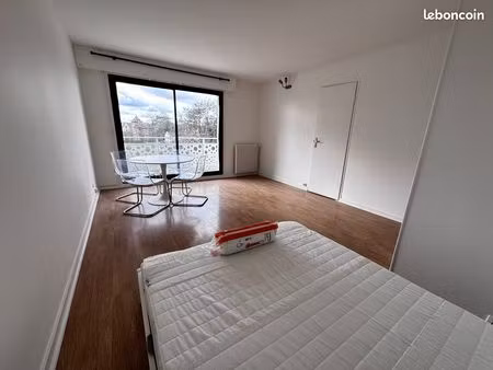 combs la ville - studio de 30m2 meublé avec place de parking et cave