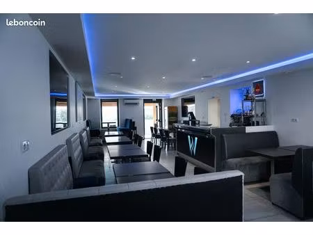 murs commerciaux 200m2