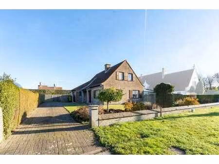 villa offrant de nombreuses possibilités à vendre à knokke.