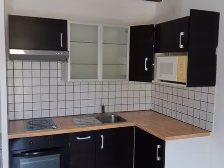 beau f2 en duplex de plus de 40 m2 670 euros