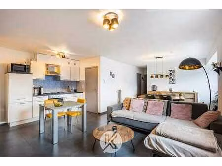 stijlvol appartement met twee slaapkamers en staanplaats