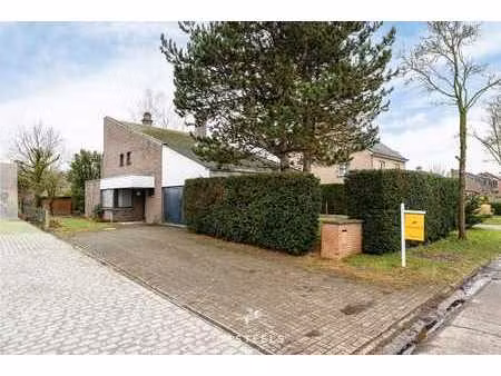 te renoveren vrijstaande woning met veel mogelijkheden te...