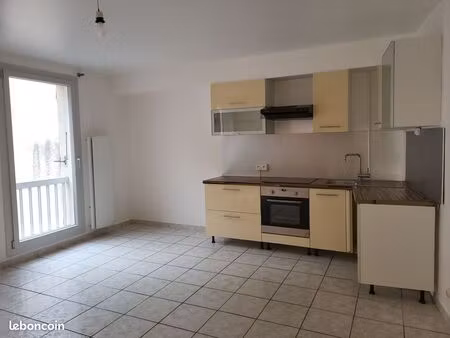 tournon centre-ville - appartement t3 à louer